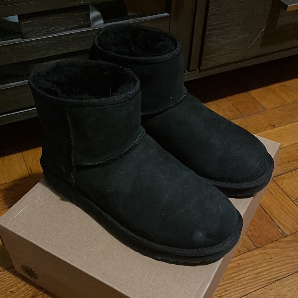 UGGS Classic Mini Size 8